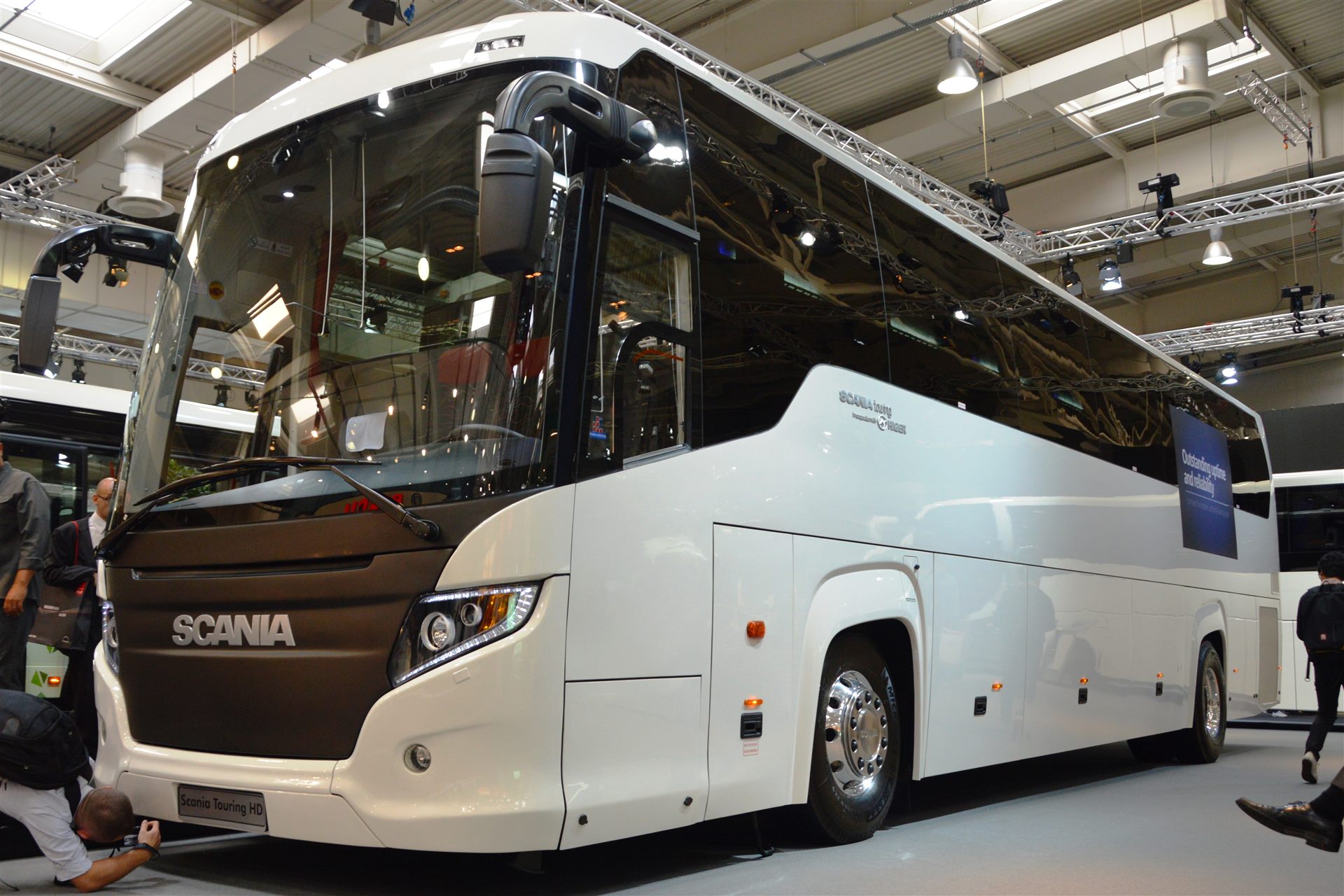 Witte touringcar, Scania Touring